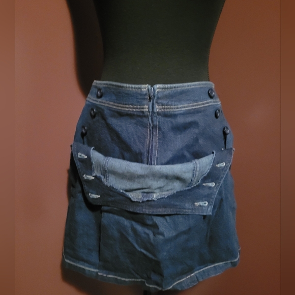 NWT Jessica Dark Jean Skort, with button detail. - Picture 7 of 13